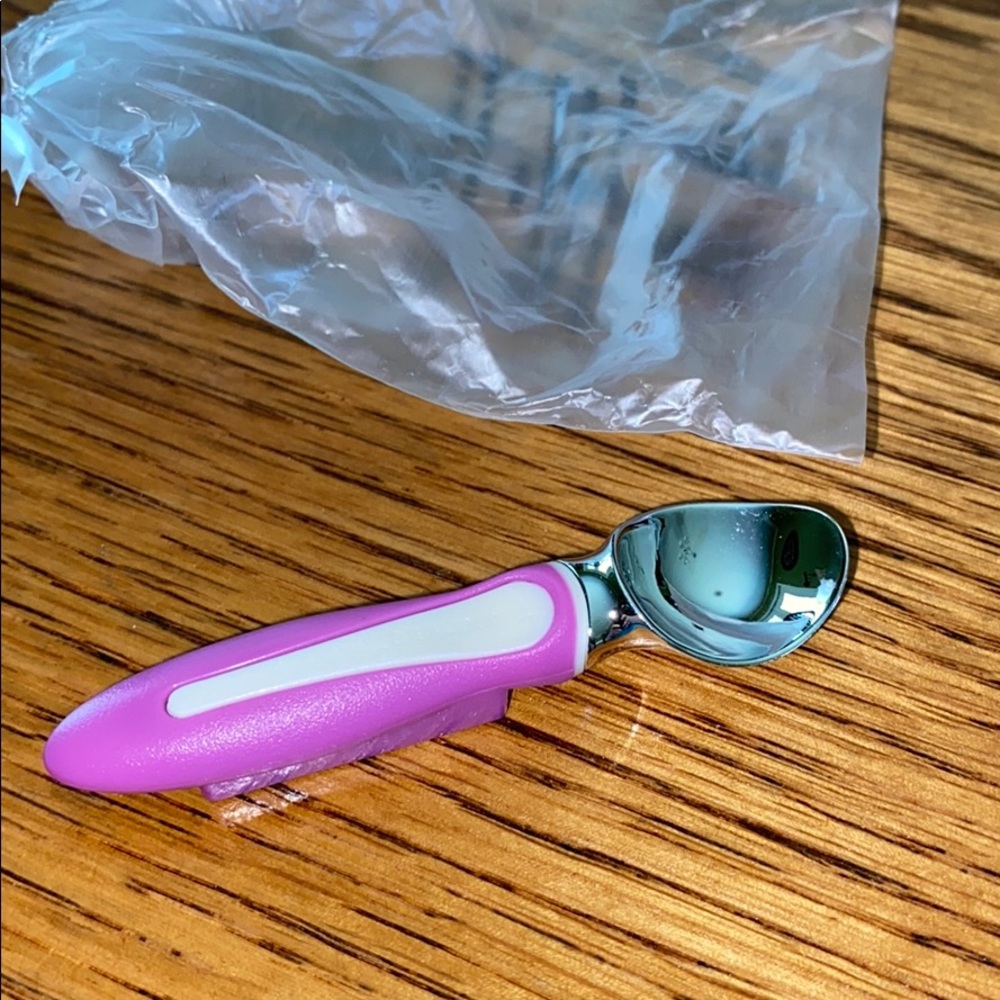 Tupperware ice cream scoop magnet